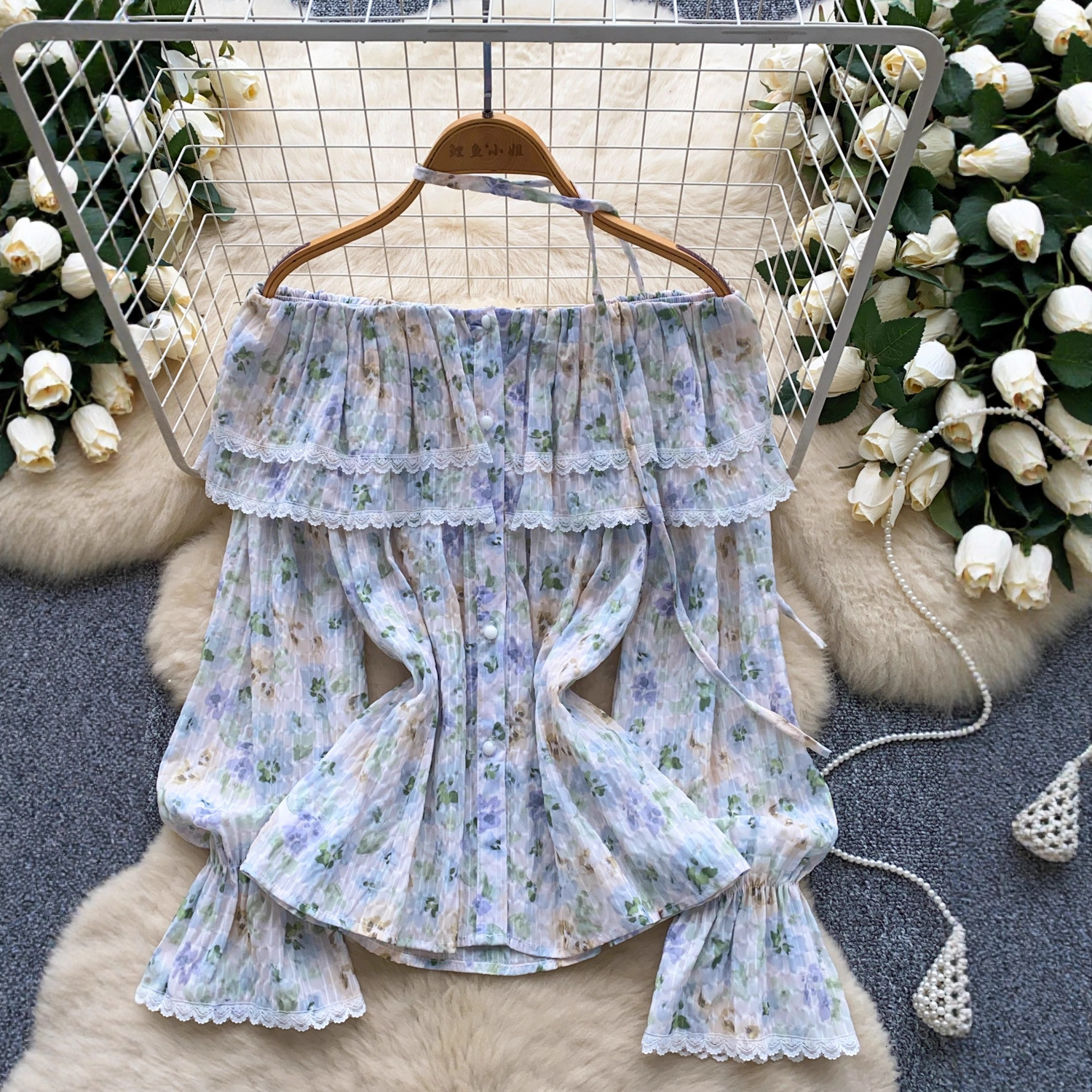 Womens Lace-Patchwork Ruffled Flare-Sleeve Floral Blouse — photo 4