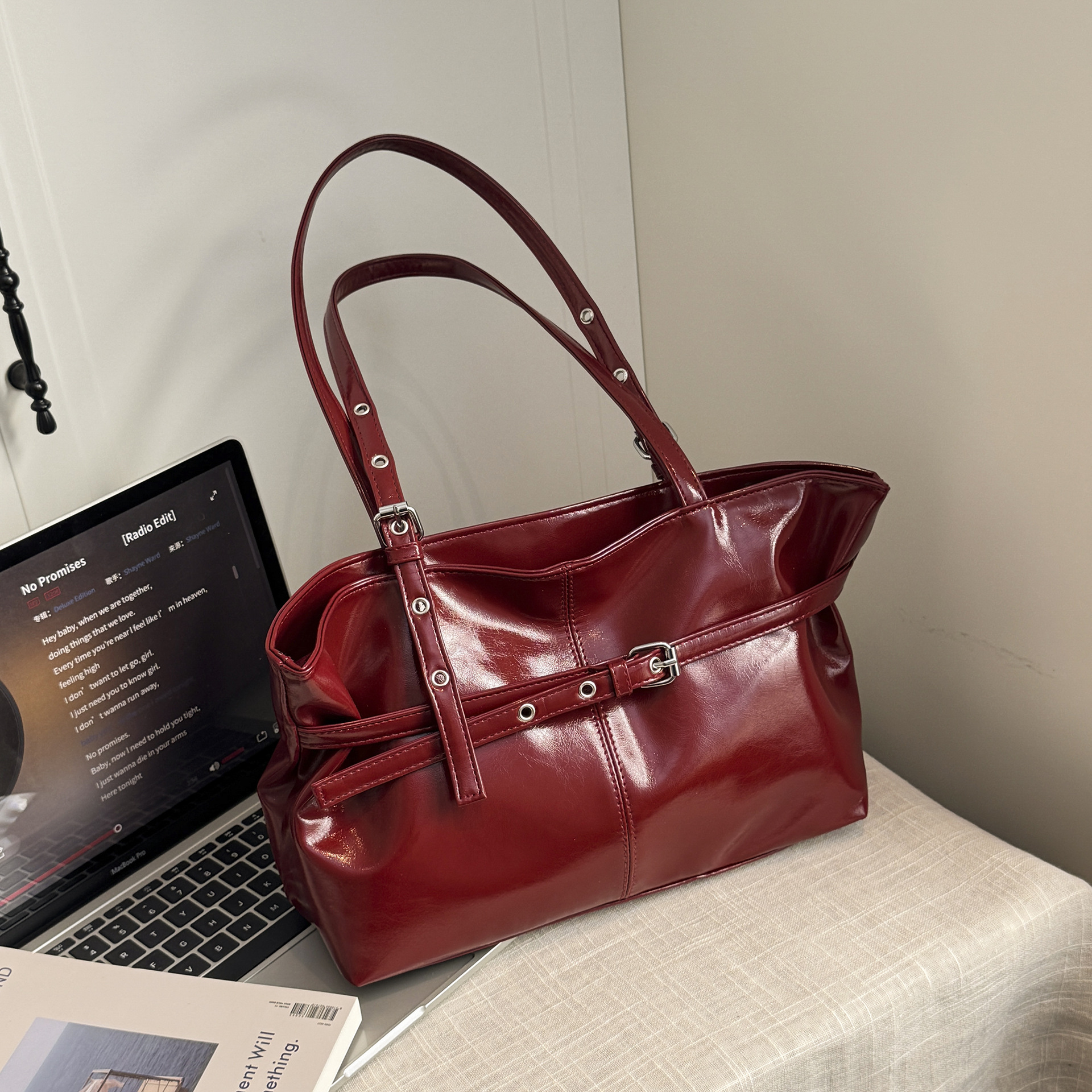 Retro Korean-style Leather-buckle Handbag With Shoulder Strap — photo 3