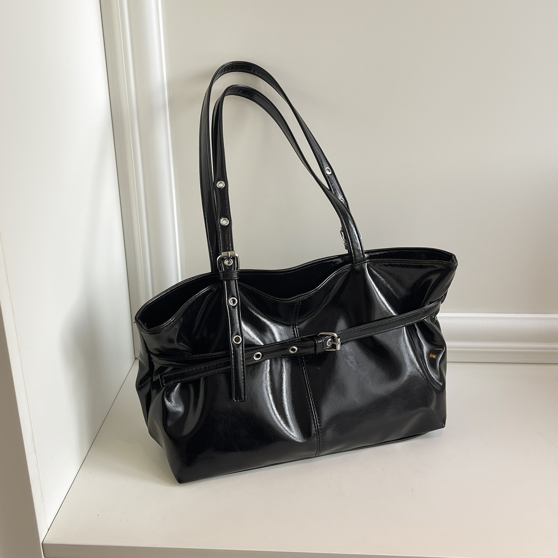 Retro Korean-style Leather-buckle Handbag With Shoulder Strap — photo 4