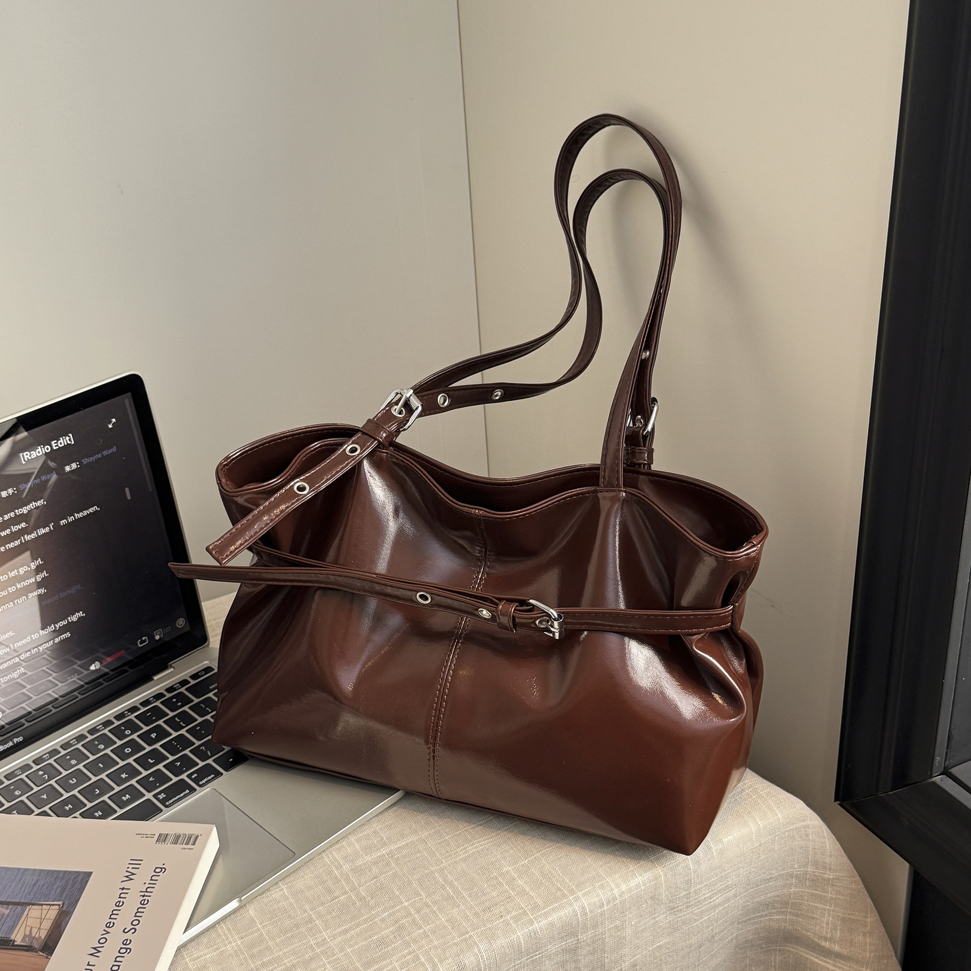 Retro Korean-style Leather-buckle Handbag With Shoulder Strap — photo 7