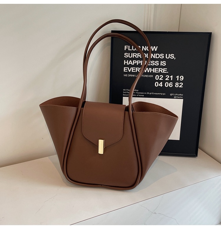 Large-Capacity Simple Versatile Commuter Shoulder Bag — photo 6