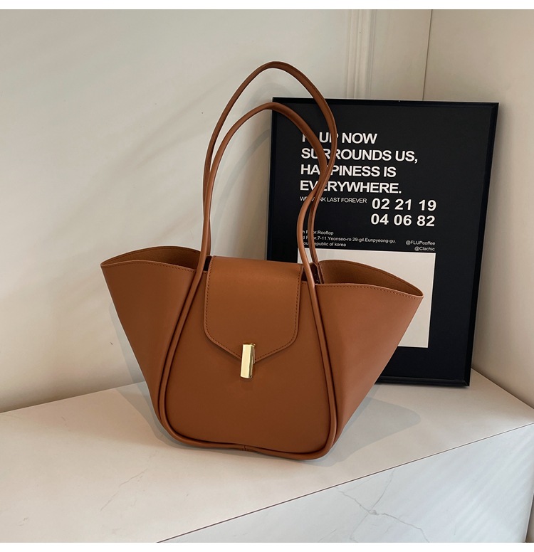 Large-Capacity Simple Versatile Commuter Shoulder Bag — photo 8