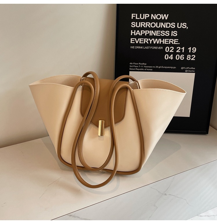 Large-Capacity Simple Versatile Commuter Shoulder Bag — photo 11